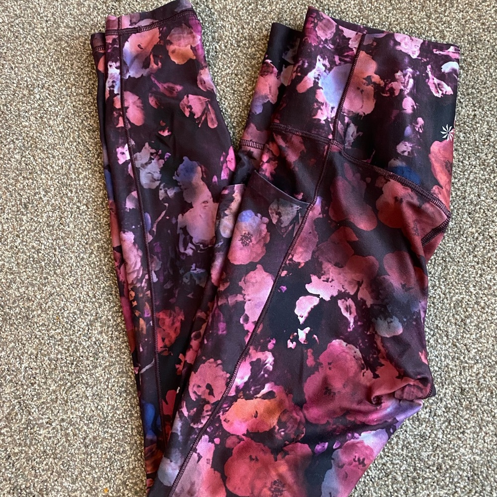 Athleta Salutation Stash Tights Size M - like new